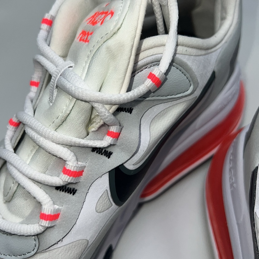 ❤️NWT NIKE AIR MAX 270 REACT SNEAKER - Picture 5 of 13